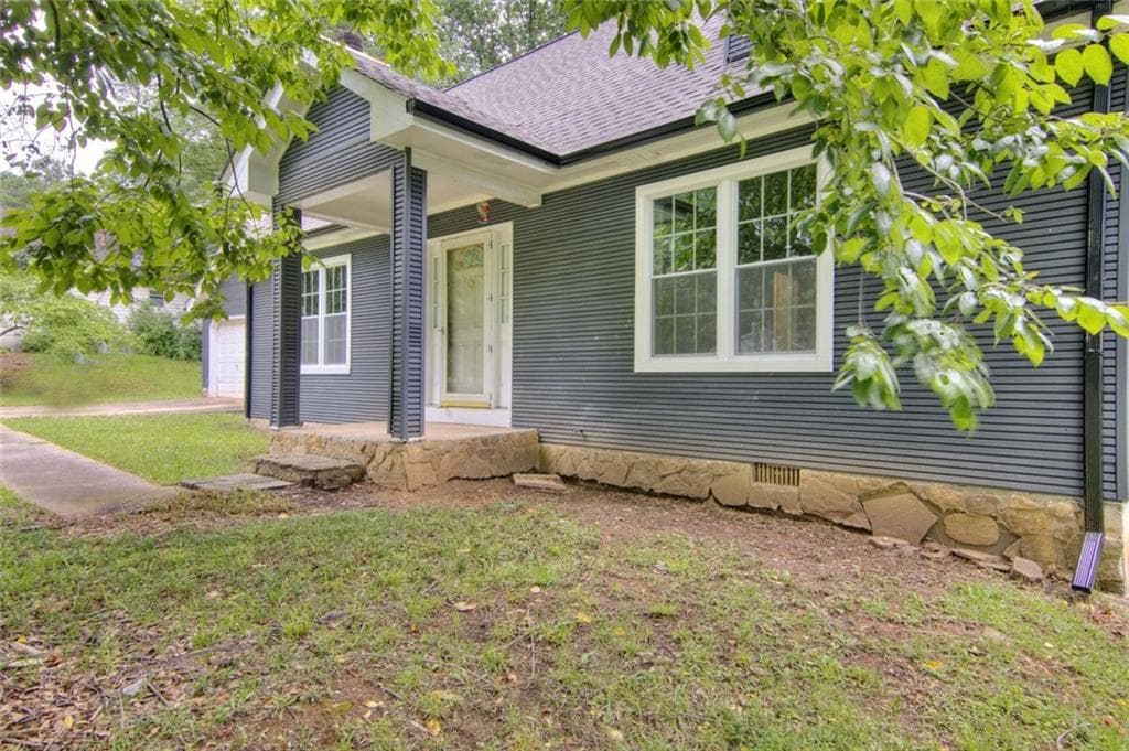 3 bedroom, 3 bathroom, 1,570 sq ft single family residence for sale at 18 Regal Way, Lawrenceville, GA 30044 — photo 3