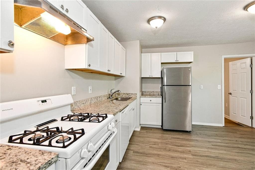 3 bedroom, 2 bathroom, 1,378 sq ft single family residence for rent at 4174 Shiloh Ridge Trail, Kennesaw, GA 30144 for $1,995 a month — photo 3
