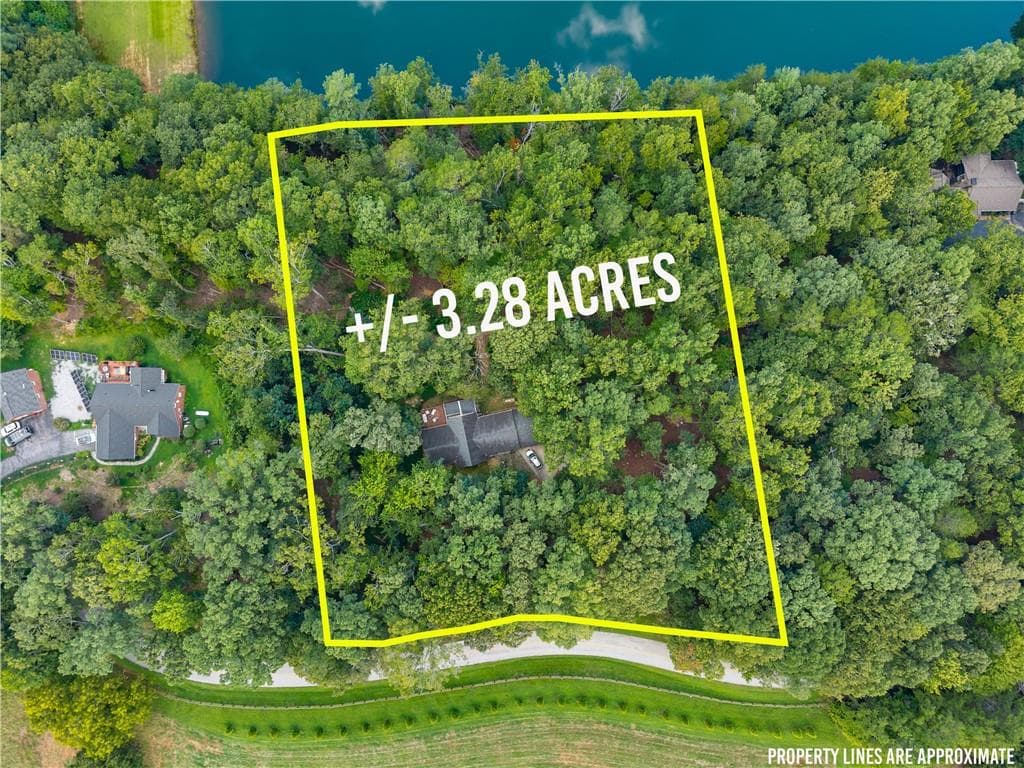 5 bedroom, 4 bathroom, 3,668 sq ft single family residence for sale at 501 High Meadow Lakes Rd, Clarkesville, GA 30523 — photo 3