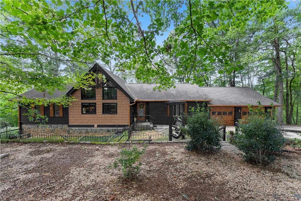 5 bedroom, 4 bathroom, 3,668 sq ft single family residence for sale at 501 High Meadow Lakes Rd, Clarkesville, GA 30523 — photo 4