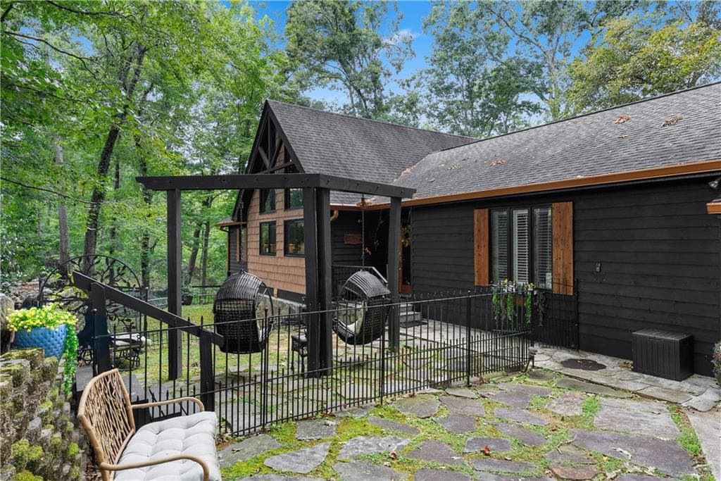 5 bedroom, 4 bathroom, 3,668 sq ft single family residence for sale at 501 High Meadow Lakes Rd, Clarkesville, GA 30523 — photo 5