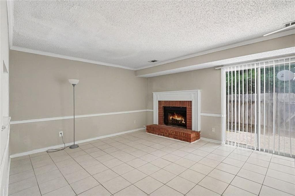 2 bedroom, 3 bathroom, 1,120 sq ft townhouse for sale at 8547 Jamestown Way, Jonesboro, GA 30238 — photo 2