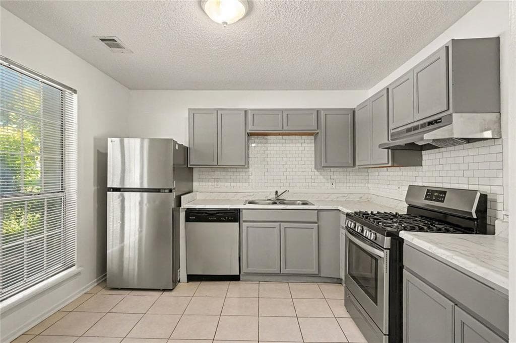 2 bedroom, 3 bathroom, 1,120 sq ft townhouse for sale at 8547 Jamestown Way, Jonesboro, GA 30238 — photo 6