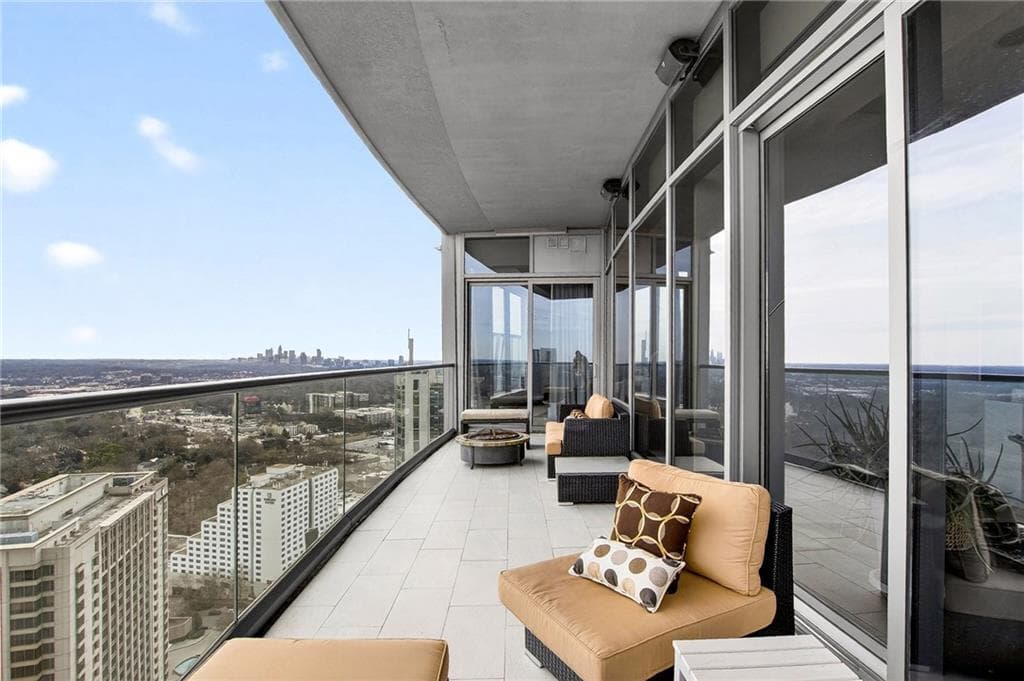 2 bedroom, 2 bathroom, 2,044 sq ft condominium for sale at 3344 Peachtree Road 2904, Atlanta, GA 30326 — photo 4