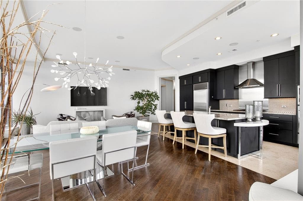 2 bedroom, 2 bathroom, 2,044 sq ft condominium for sale at 3344 Peachtree Road 2904, Atlanta, GA 30326 — photo 9