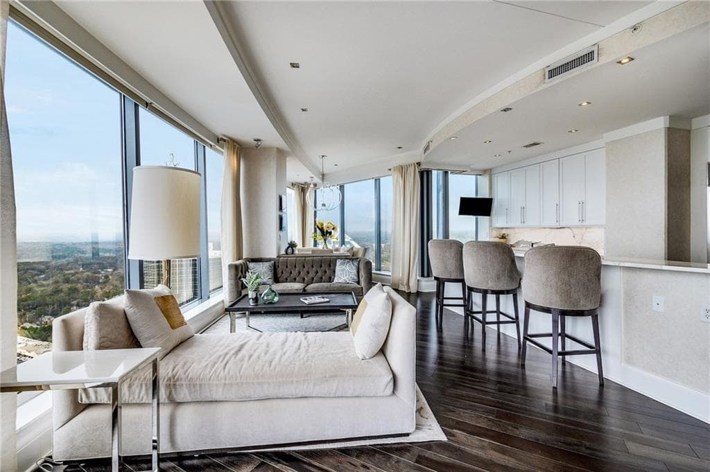 2 bedroom, 3 bathroom, 2,428 sq ft condominium for sale at 3344 Peachtree Road 3301, Atlanta, GA 30326 — photo 6
