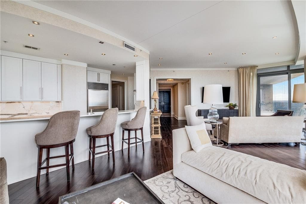 2 bedroom, 3 bathroom, 2,428 sq ft condominium for sale at 3344 Peachtree Road 3301, Atlanta, GA 30326 — photo 9
