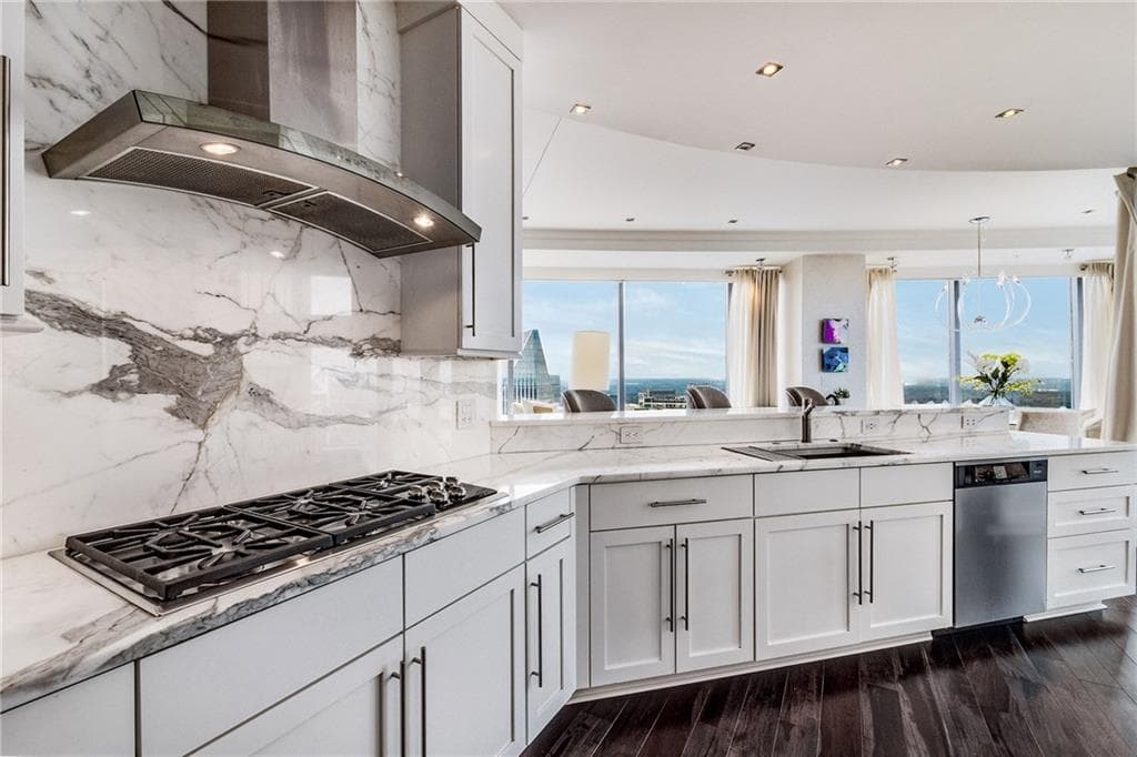 2 bedroom, 3 bathroom, 2,428 sq ft condominium for sale at 3344 Peachtree Road 3301, Atlanta, GA 30326 — photo 10