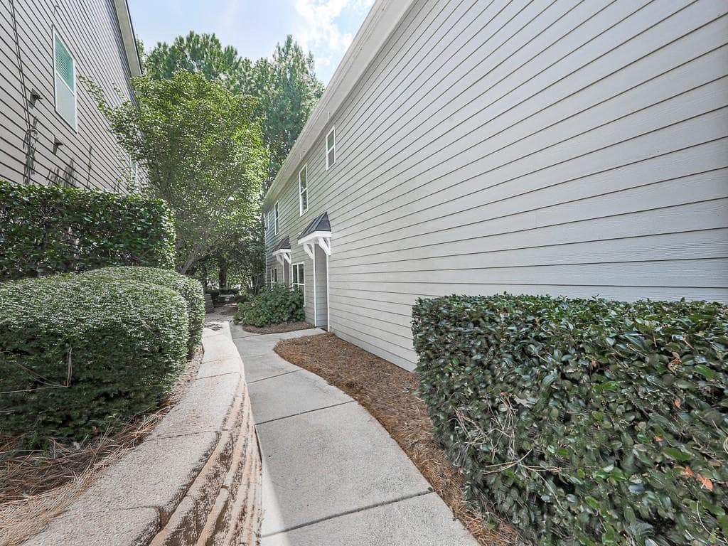 2 bedroom, 2 bathroom, 1,368 sq ft townhouse for sale at 2583 Willow Grove Road 8, Acworth, GA 30101 — photo 2