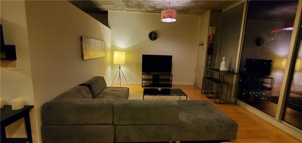 1 bedroom, 1 bathroom, 730 sq ft condominium for rent at 400 W Peachtree Street 2907, Atlanta, GA 30308 for $1,950 a month — photo 3