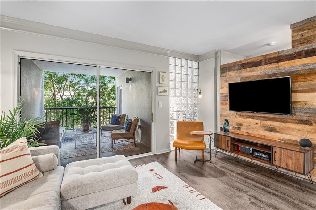 1 bedroom, 1 bathroom, 765 sq ft condominium for sale at 275 13th Street 210, Atlanta, GA 30309 — photo 2
