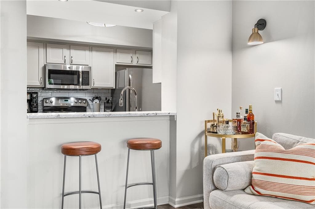 1 bedroom, 1 bathroom, 765 sq ft condominium for sale at 275 13th Street 210, Atlanta, GA 30309 — photo 10