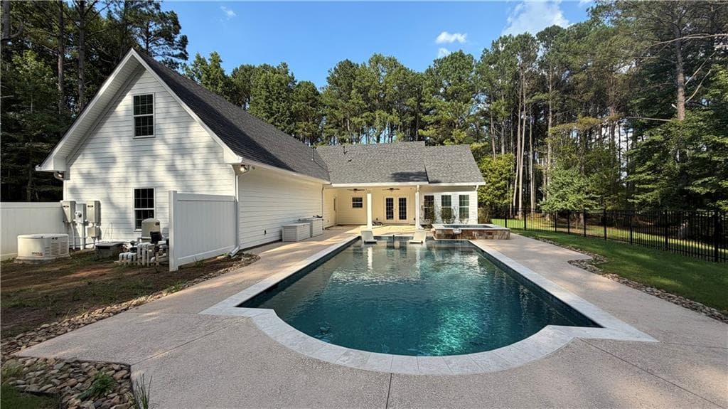 4 bedroom, 3 bathroom, 2,324 sq ft single family residence for sale at 750 Roscoe Road, Newnan, GA 30263 — photo 4