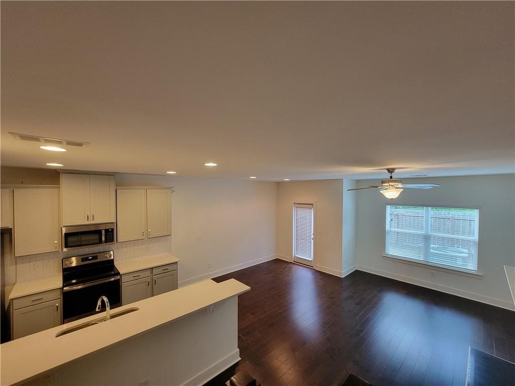 3 bedroom, 3 bathroom, 1,617 sq ft townhouse for sale at 6334 Scudders Drive, Lithonia, GA 30058 — photo 5