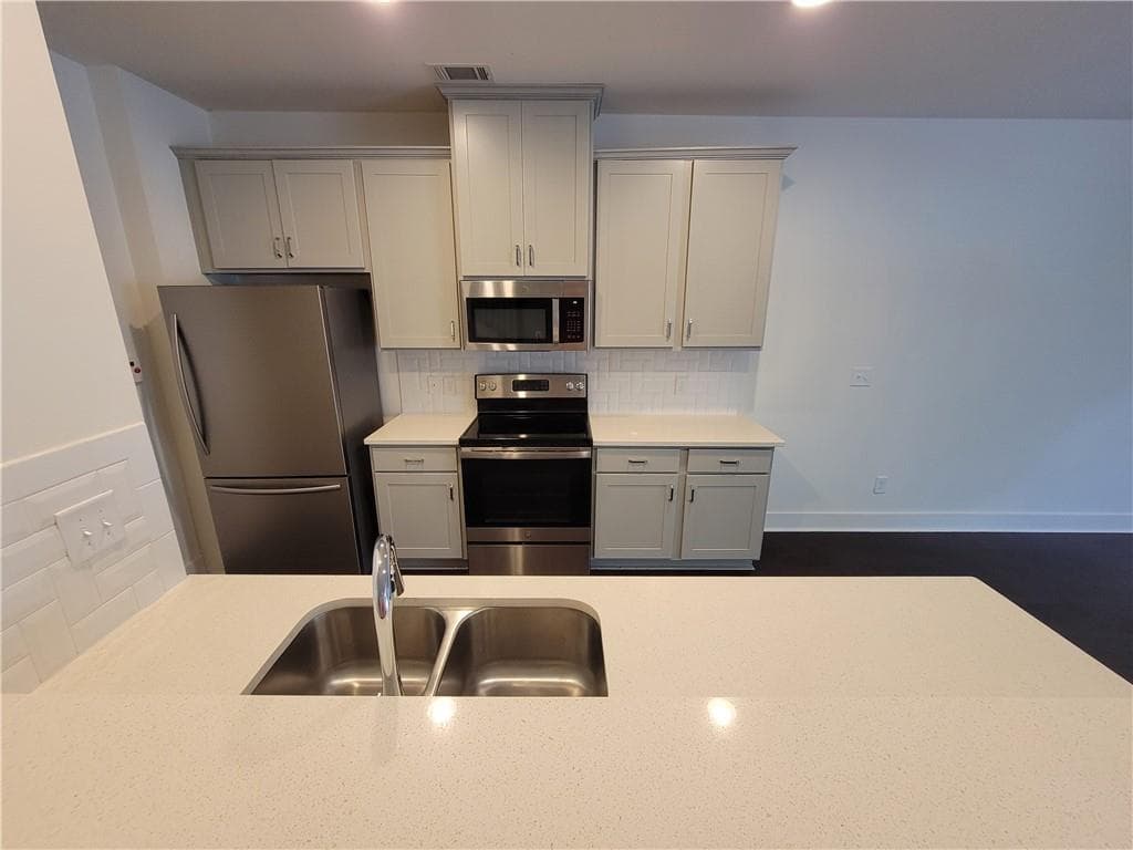 3 bedroom, 3 bathroom, 1,617 sq ft townhouse for sale at 6334 Scudders Drive, Lithonia, GA 30058 — photo 6