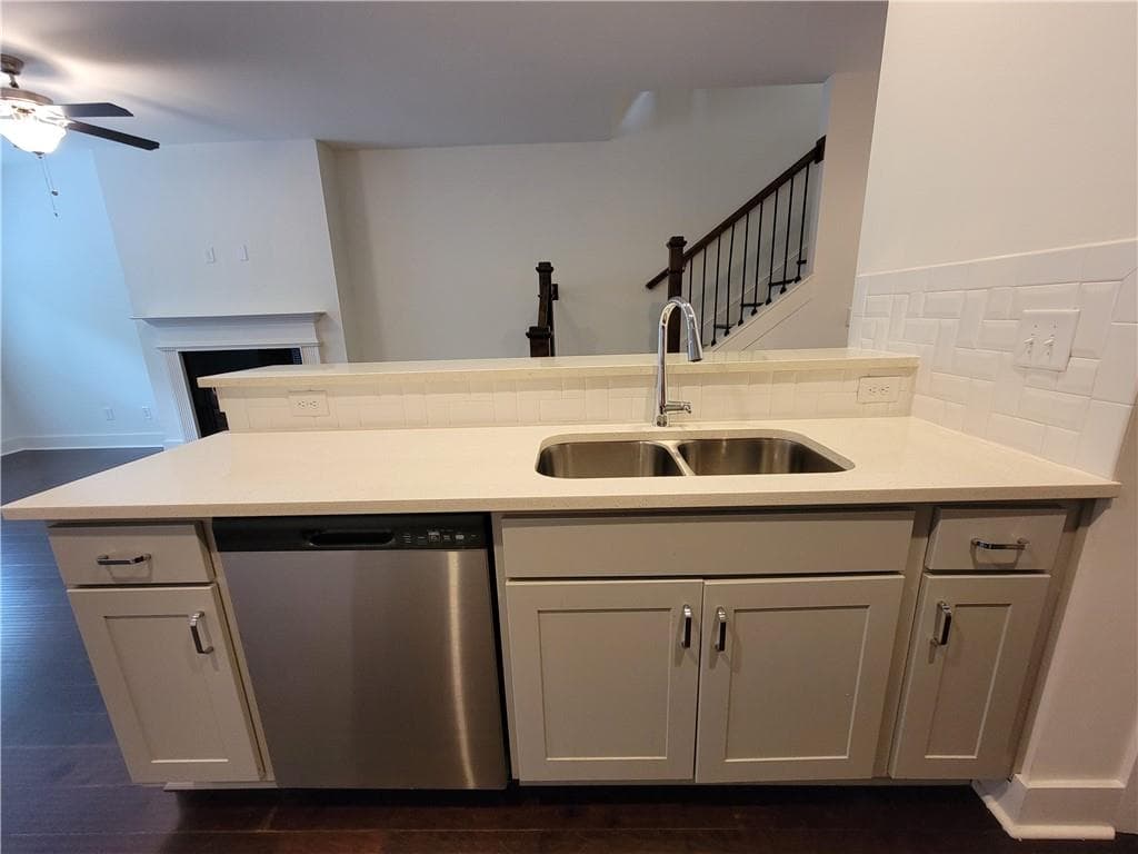 3 bedroom, 3 bathroom, 1,617 sq ft townhouse for sale at 6334 Scudders Drive, Lithonia, GA 30058 — photo 8