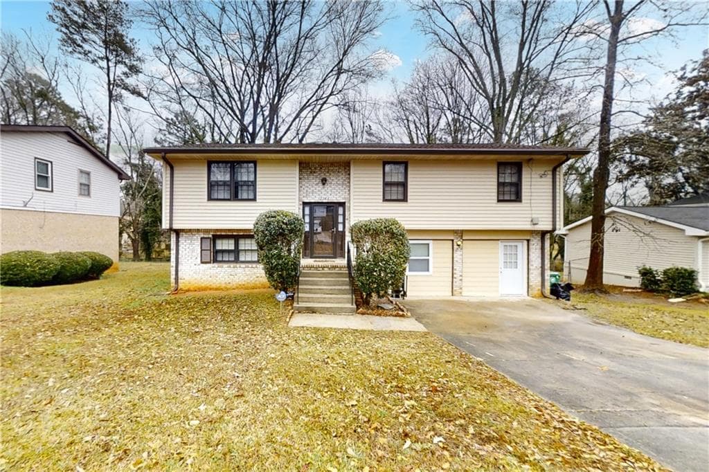 9 bedroom, 3 bathroom, 1,932 sq ft single family residence for sale at 2284 Emerald Springs Drive, Decatur, GA 30035 — photo 1 of 31