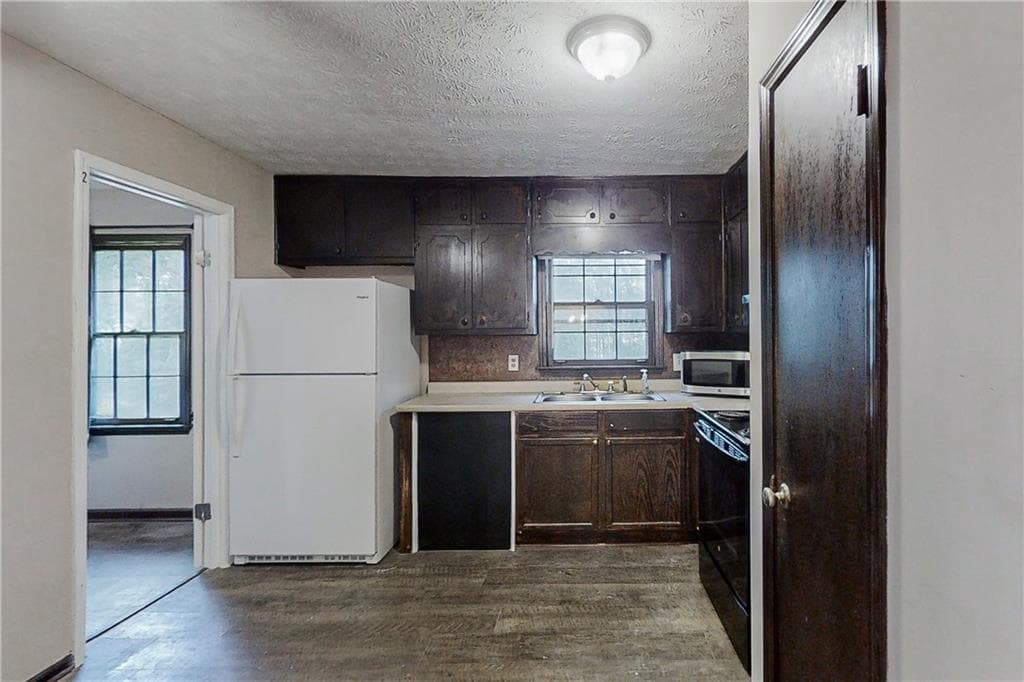 9 bedroom, 3 bathroom, 1,932 sq ft single family residence for sale at 2284 Emerald Springs Drive, Decatur, GA 30035 — photo 2