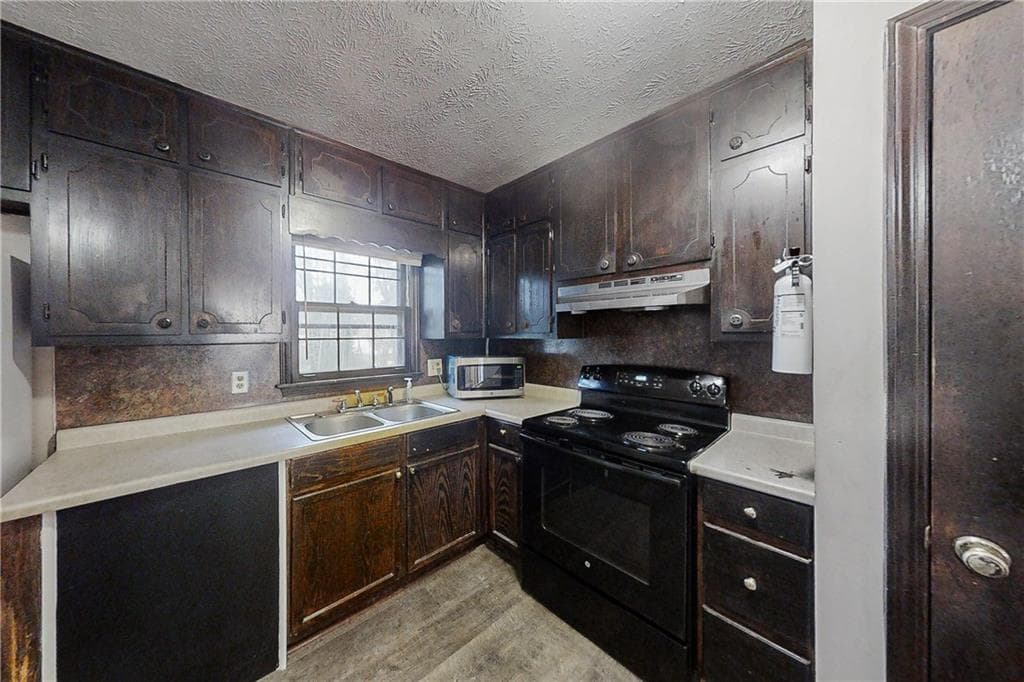 9 bedroom, 3 bathroom, 1,932 sq ft single family residence for sale at 2284 Emerald Springs Drive, Decatur, GA 30035 — photo 3
