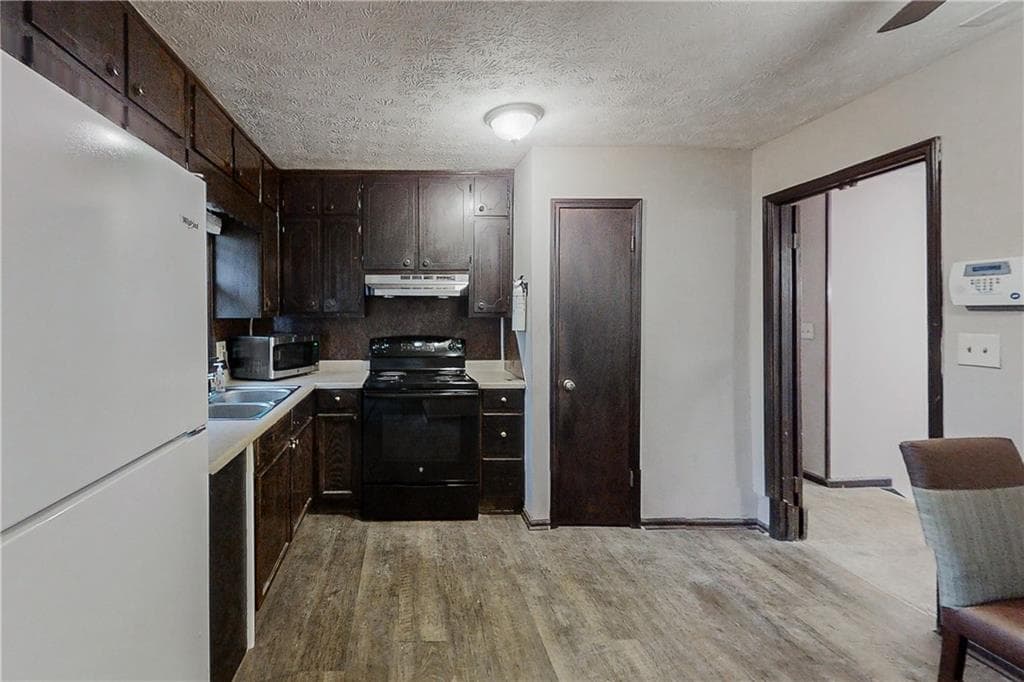 9 bedroom, 3 bathroom, 1,932 sq ft single family residence for sale at 2284 Emerald Springs Drive, Decatur, GA 30035 — photo 4