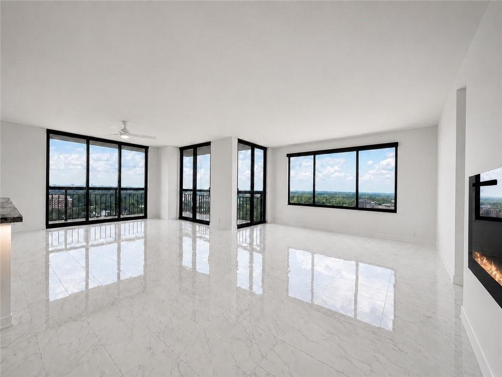 3 bedroom, 3 bathroom, 2,100 sq ft condominium for sale at 3481 Lakeside Drive P201, Atlanta, GA 30326