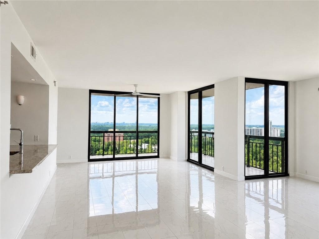 3 bedroom, 3 bathroom, 2,100 sq ft condominium for sale at 3481 Lakeside Drive P201, Atlanta, GA 30326 — photo 2