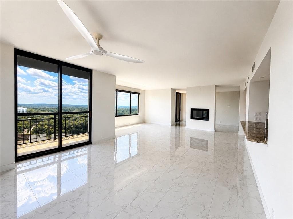 3 bedroom, 3 bathroom, 2,100 sq ft condominium for sale at 3481 Lakeside Drive P201, Atlanta, GA 30326 — photo 3
