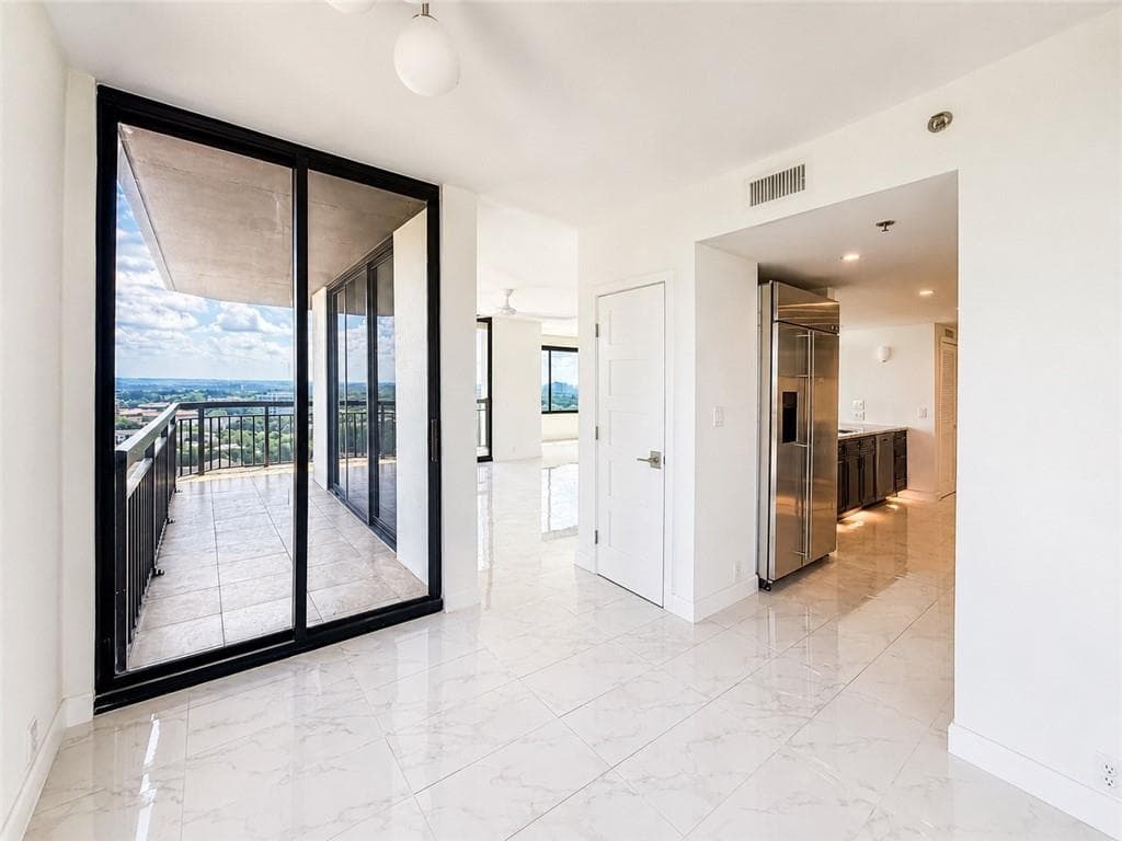 3 bedroom, 3 bathroom, 2,100 sq ft condominium for sale at 3481 Lakeside Drive P201, Atlanta, GA 30326 — photo 5