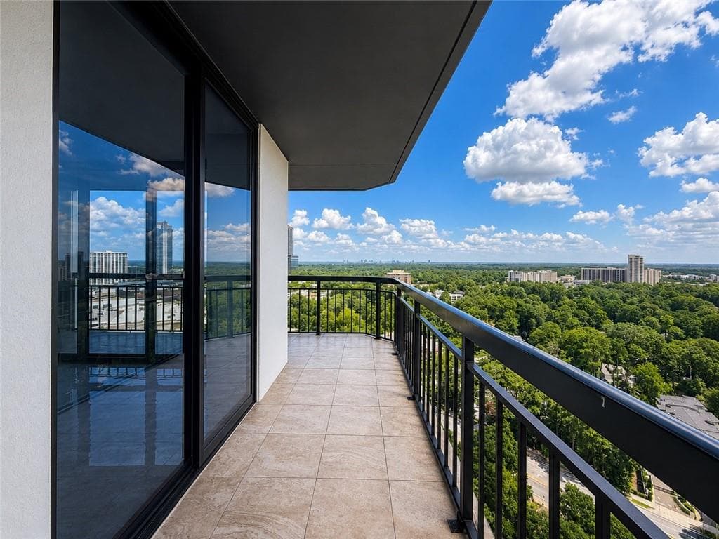 3 bedroom, 3 bathroom, 2,100 sq ft condominium for sale at 3481 Lakeside Drive P201, Atlanta, GA 30326 — photo 6