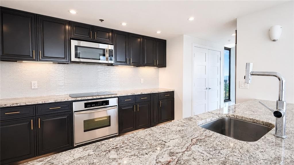 3 bedroom, 3 bathroom, 2,100 sq ft condominium for sale at 3481 Lakeside Drive P201, Atlanta, GA 30326 — photo 10