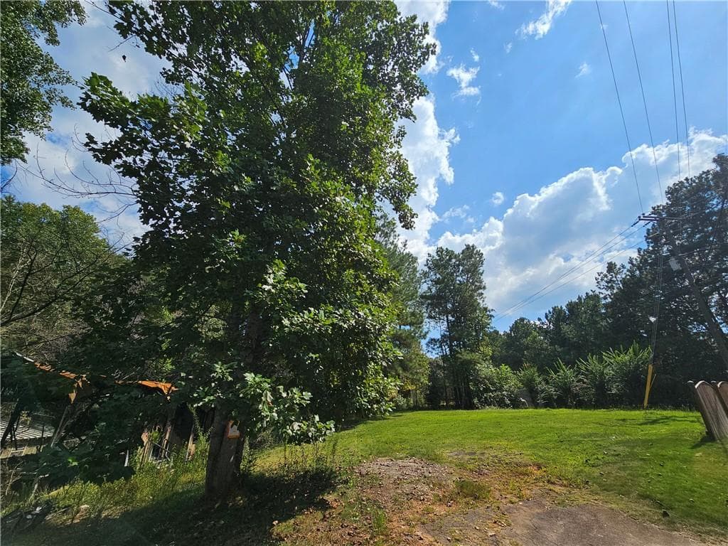 single family residence under contract at 5304 Waterwood Drive, Gainesville, GA 30506 — photo 4