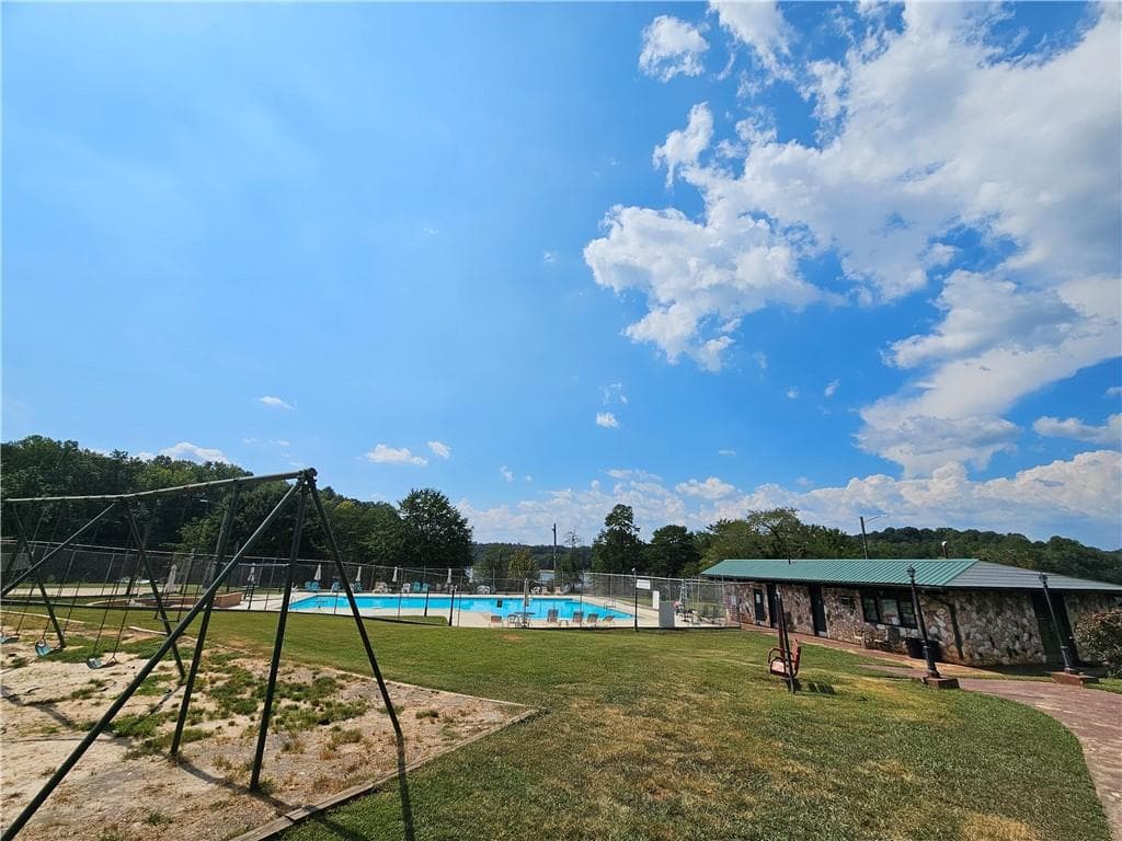 single family residence under contract at 5304 Waterwood Drive, Gainesville, GA 30506 — photo 5