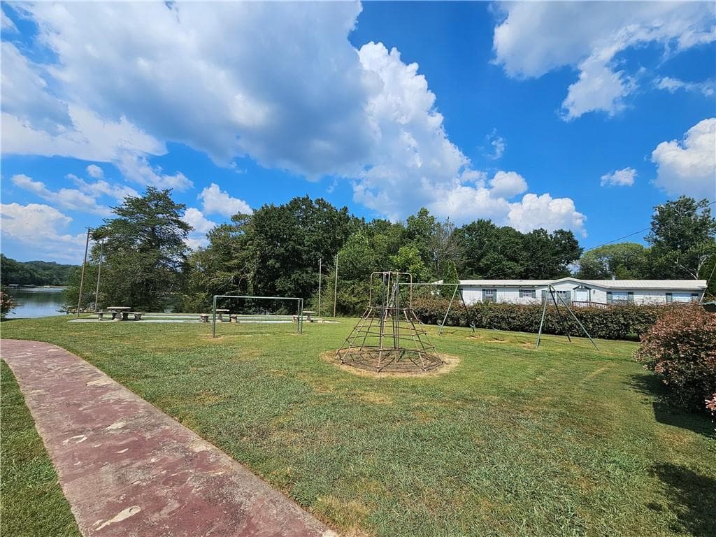 single family residence under contract at 5304 Waterwood Drive, Gainesville, GA 30506 — photo 6
