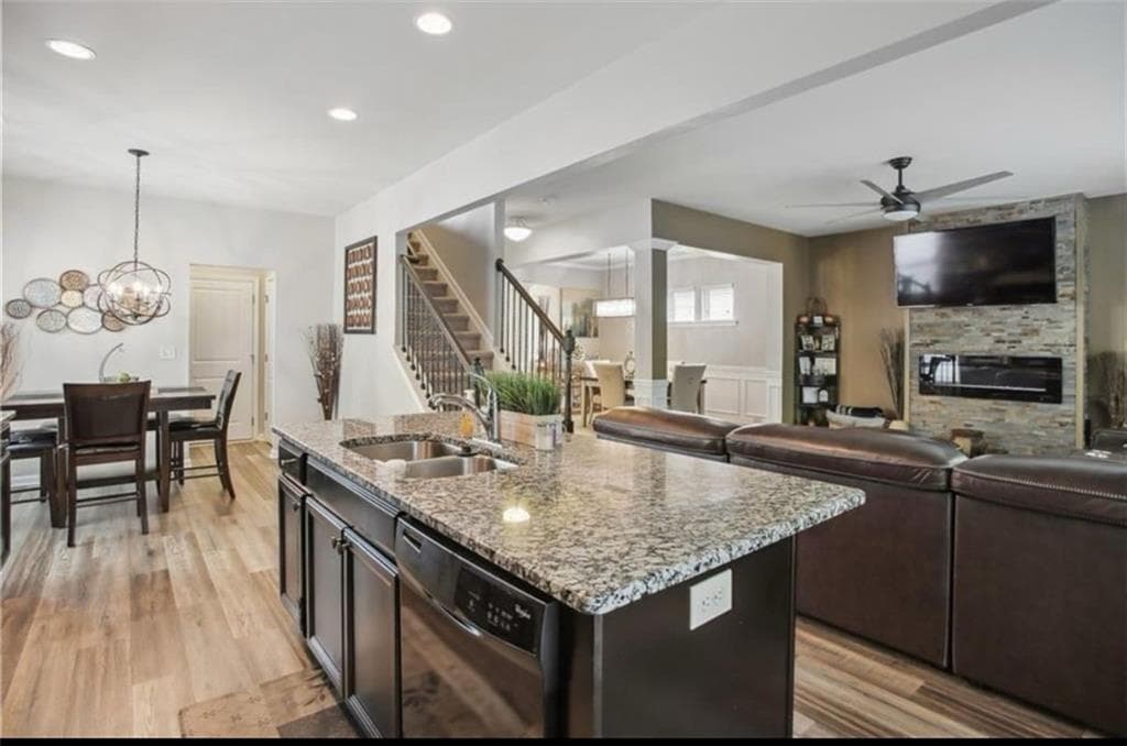 4 bedroom, 3 bathroom, 2,094 sq ft single family residence for rent at 402 Hardy Ives Lane, Lawrenceville, GA 30045 for $2,799 a month — photo 2