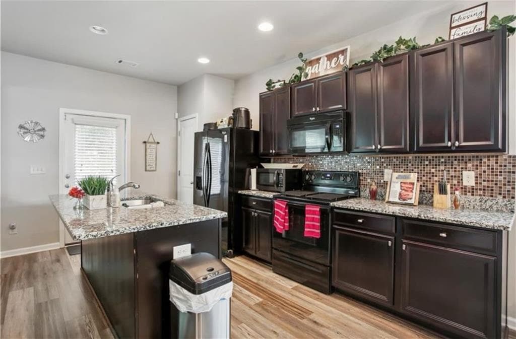 4 bedroom, 3 bathroom, 2,094 sq ft single family residence for rent at 402 Hardy Ives Lane, Lawrenceville, GA 30045 for $2,799 a month — photo 3
