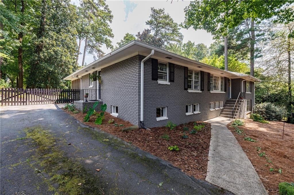 4 bedroom, 3 bathroom, 3,722 sq ft single family residence for sale at 119 Rhodes Drive, Marietta, GA 30068 — photo 2