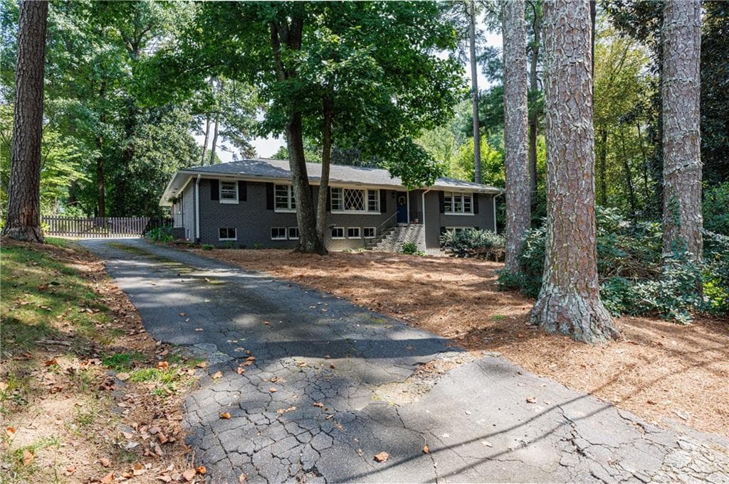 4 bedroom, 3 bathroom, 3,722 sq ft single family residence for sale at 119 Rhodes Drive, Marietta, GA 30068 — photo 3