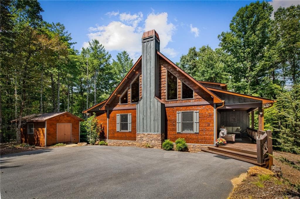3 bedroom, 3 bathroom, 1,686 sq ft single family residence for sale at 60 Oasis Drive, Blue Ridge, GA 30513
