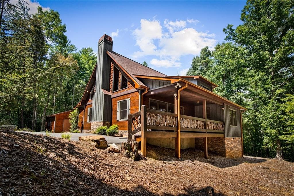 3 bedroom, 3 bathroom, 1,686 sq ft single family residence for sale at 60 Oasis Drive, Blue Ridge, GA 30513 — photo 2