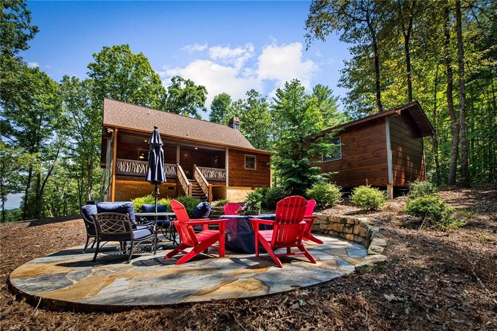 3 bedroom, 3 bathroom, 1,686 sq ft single family residence for sale at 60 Oasis Drive, Blue Ridge, GA 30513 — photo 3