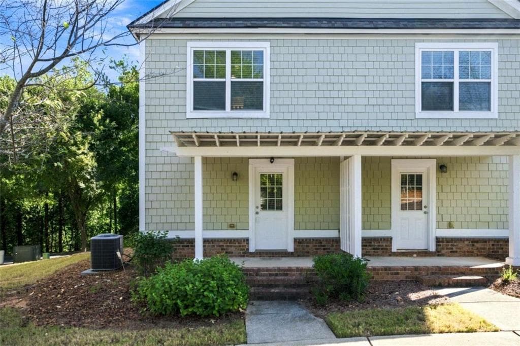 2 bedroom, 3 bathroom, 1,136 sq ft condominium for sale at 1035 Barnett Shoals Road 452, Athens, GA 30605 — photo 2
