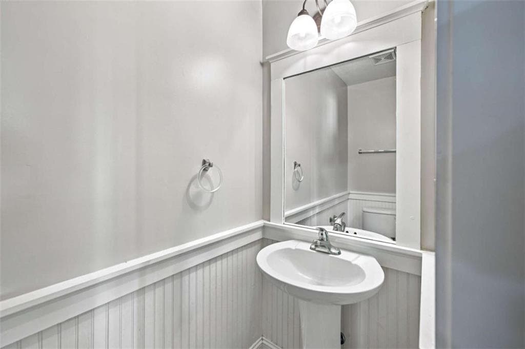 2 bedroom, 3 bathroom, 1,136 sq ft condominium for sale at 1035 Barnett Shoals Road 452, Athens, GA 30605 — photo 6