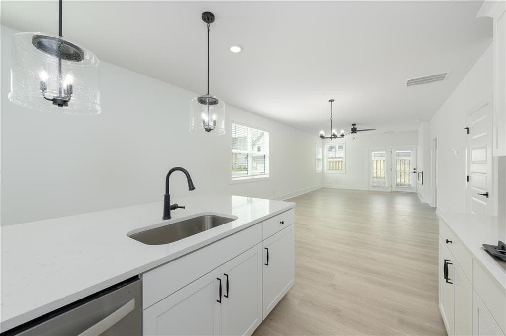 4 bedroom, 3 bathroom, 2,574 sq ft single family residence for sale at 1494 Longwing Lane, Marietta, GA 30066 — photo 6