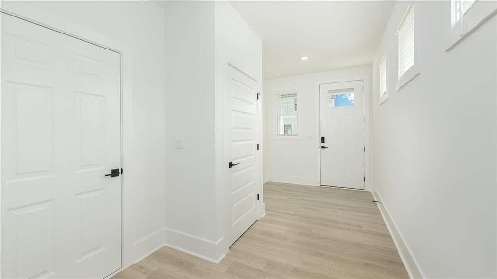 4 bedroom, 3 bathroom, 2,574 sq ft single family residence for sale at 1494 Longwing Lane, Marietta, GA 30066 — photo 3