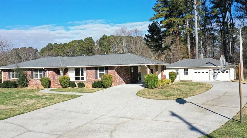 3 bedroom, 2 bathroom, 1,980 sq ft single family residence for rent at 2005 Wilkie Road, Alpharetta, GA 30004 for $2,800 a month — photo 2