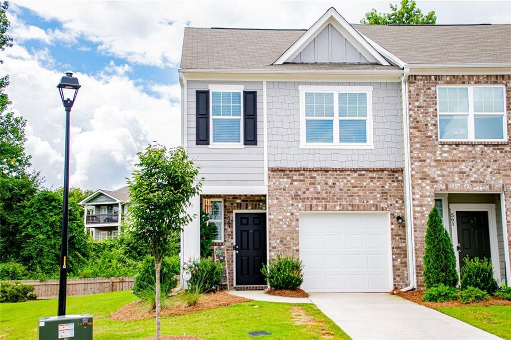 3 bedroom, 3 bathroom, 1,672 sq ft townhouse for sale at 563 Magnolia Circle, Palmetto, GA 30268 — photo 2