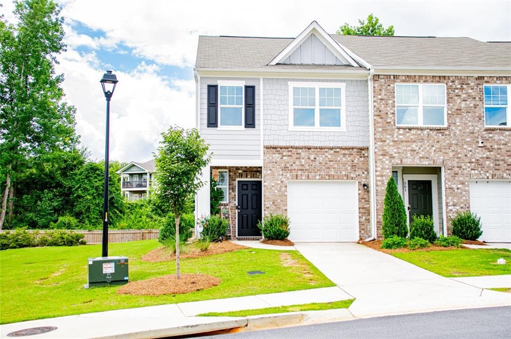 3 bedroom, 3 bathroom, 1,672 sq ft townhouse for sale at 563 Magnolia Circle, Palmetto, GA 30268 — photo 3