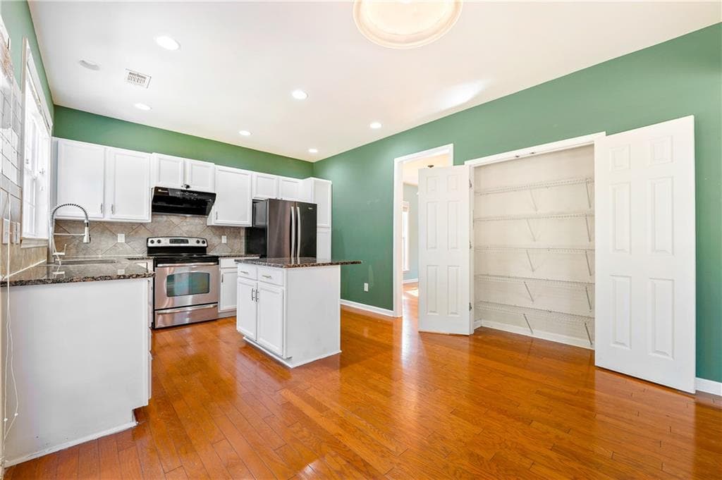 3 bedroom, 3 bathroom, 2,092 sq ft single family residence for sale at 827 Poplar Terrace, Canton, GA 30115 — photo 7