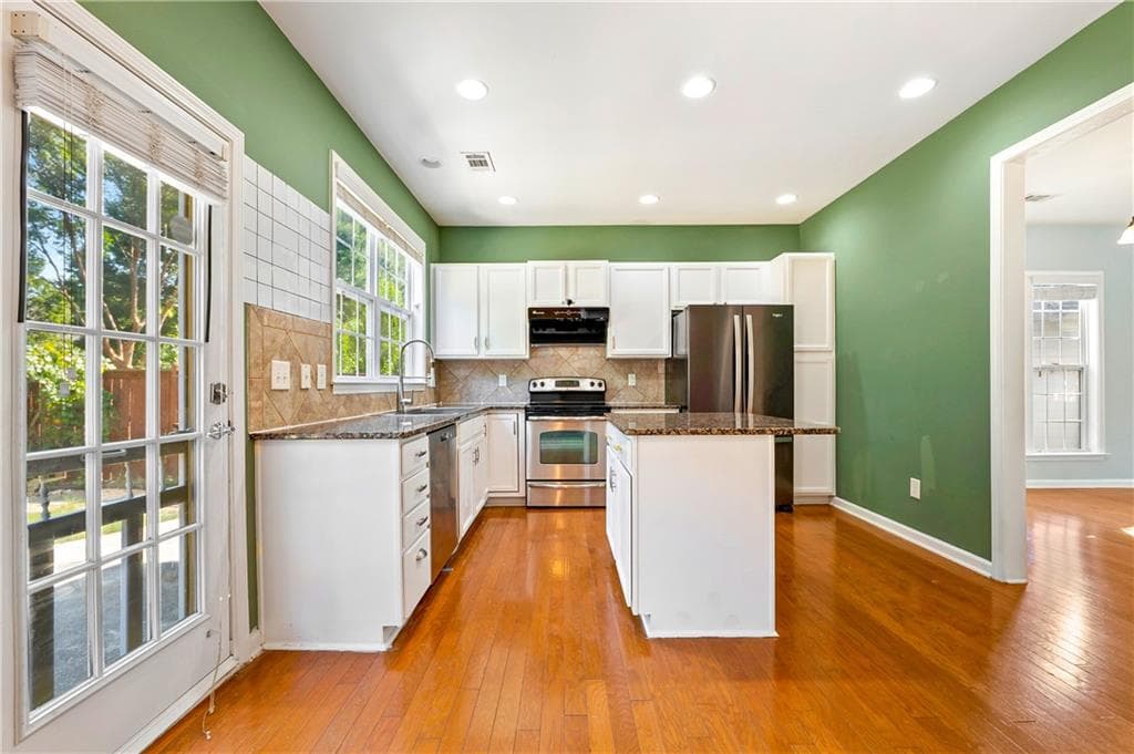 3 bedroom, 3 bathroom, 2,092 sq ft single family residence for sale at 827 Poplar Terrace, Canton, GA 30115 — photo 9