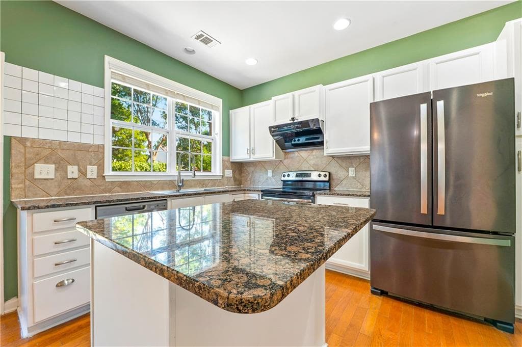 3 bedroom, 3 bathroom, 2,092 sq ft single family residence for sale at 827 Poplar Terrace, Canton, GA 30115 — photo 10